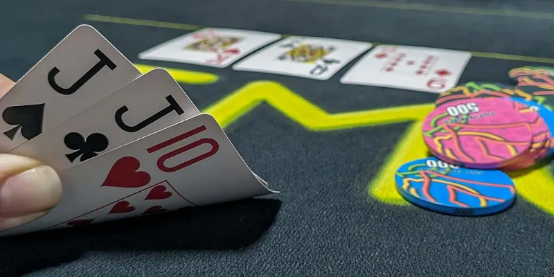 Hướng dẫn luật chơi Poker Pineapple cơ bản tại 789Bet