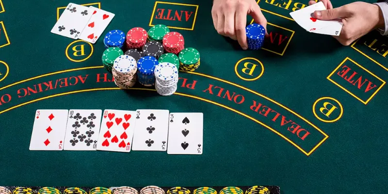 Cách nhận biết khi đối thủ đang đánh lừa bạn trong Poker